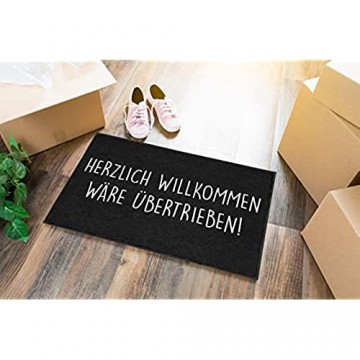 TassenTicker - Fußmatte mit Spruch - Herzlich Willkommen wäre übertrieben - fussmatte lustig - schwarz - innen & außen - Teppich - waschbar - Geschenk - Deko -
