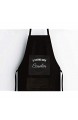 CADEAUX.COM Personalisierte Schwarze Kochschürze - Klassisch - Schürze mit Name und Wunschbegriff mit 1 zentralen Tasche und 2 niedrigen Taschen